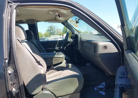 2005 Chevrolet Silverado 1500 Ls from USA, damaged, VIN 1GCEK19T35E214915